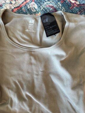 H&M Ribbed Top & Shorts Active wear & unbranded sports bra - Size small